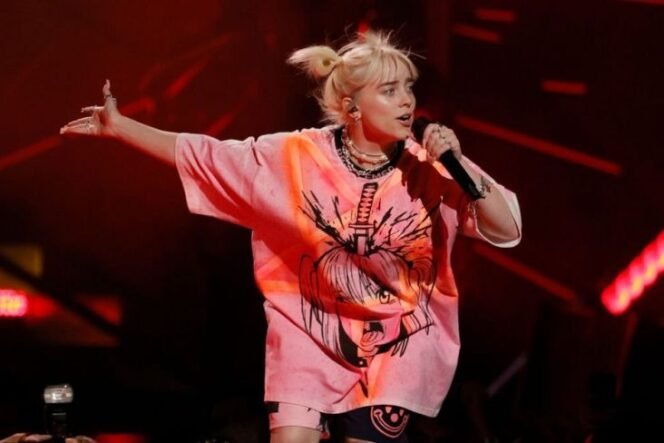 
 Billie Eilish Banjir Kritik Saat Konser Di Singapura, Isyana Sarasvati Enjoy Nonton Bareng Sang Ibunda